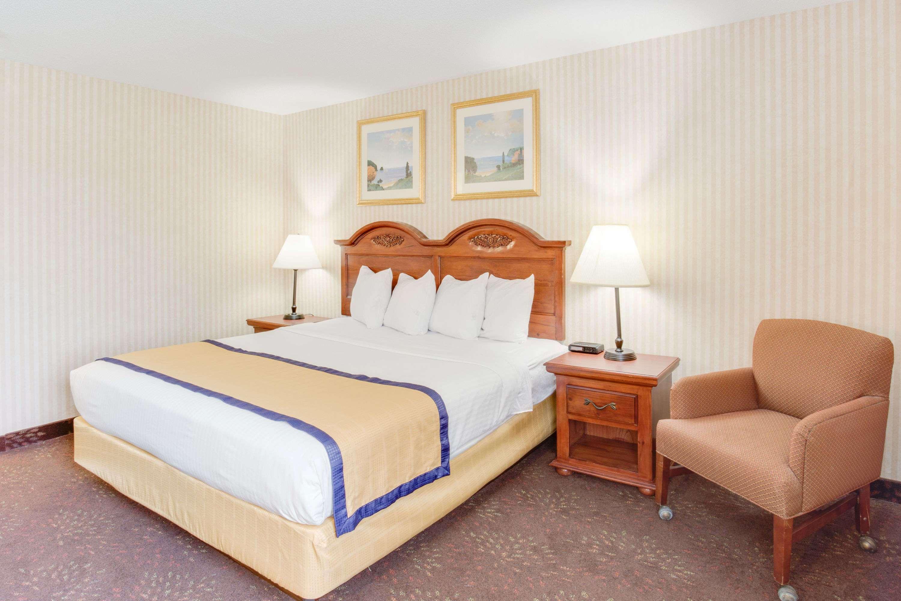 Baymont By Wyndham Kalamazoo West מראה חיצוני תמונה