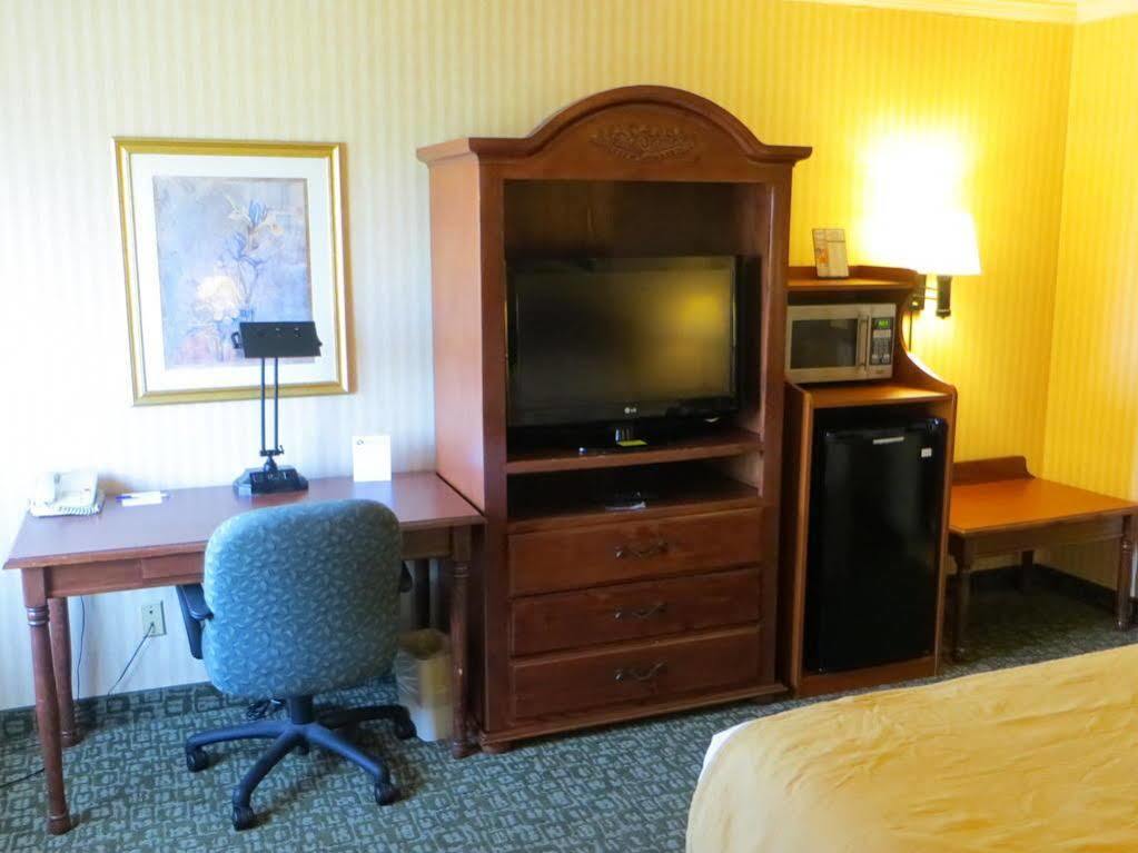 Baymont By Wyndham Kalamazoo West מראה חיצוני תמונה